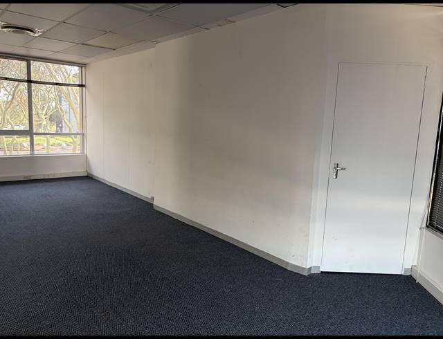 31M² OFFICE TO LET IN LA LUCIA